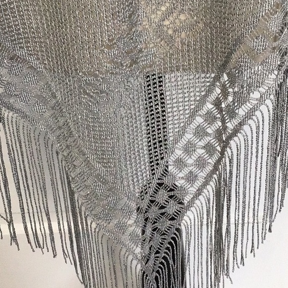 Amazing Delicate Gray Triangular Party Wrap - Picture 7 of 12